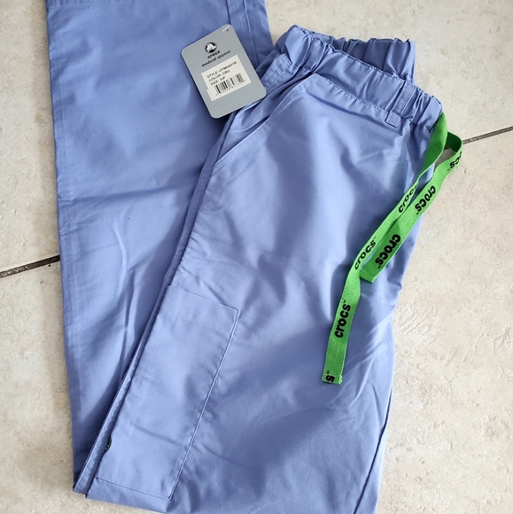 Croc/ Mobb scrub top and bottoms - Picture 5 of 6